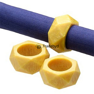 Anneaux de serviette de mariage en résine faits à la main de qualité supérieure, écologiques, durables, décoration de table classique par Tradebyd - Product Image 6