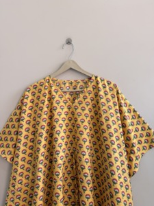 Vestido Kaftan de Algodón Indio Floral Minimalista y Transpirable: Estampado a Mano, Talla Única - Product Image 3