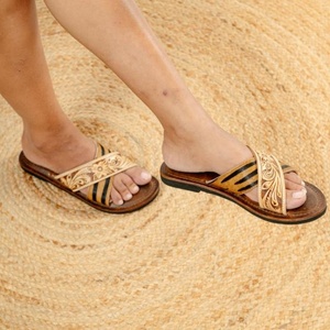 รองเท้าแตะหนังวัวแท้สำหรับผู้หญิงดีไซน์วินเทจคุณภาพสูงสำหรับกลางแจ้ง - Product Image 5