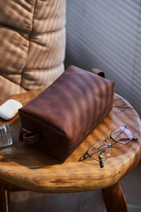 Wholesale Price Portable Vintage Leather Cosmetic Bag with Multiple Pockets Reinforced Stitching for Women's Travel Use - Product Image 5