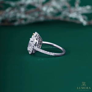 Bague Toi et Moi Bicolore en Or Blanc 18K avec Diamants Fantaisie Jaune Poire et Ovale, Halo de Diamants, Bague de Fiançailles et Alliance Double Pierre - Product Image 5