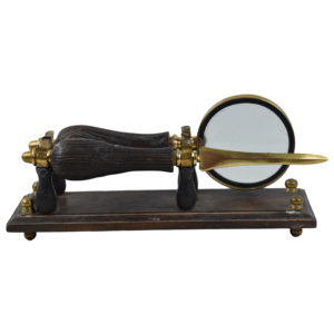 Loupe de créateur haut de gamme, idéale pour la lecture et la lecture de cartes en intérieur, loupe en métal avec design de coupe-papier - Product Image 1