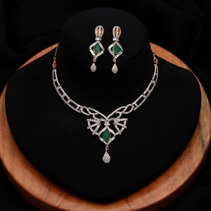 Conjunto de Collar de Esmeraldas Vintage para Compromiso, Chapado en Oro de 22K, con Circonitas Verdes y Rubíes, Joyería India para Novia, para Boda - Product Image 1
