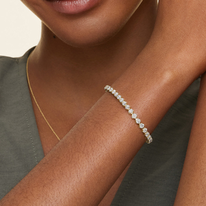 Pulsera de tenis con diamantes de corte redondo y engaste de punta compartida de eternidad completa - Product Image 4