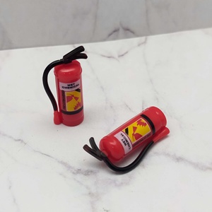 Mini extintor de incendios de paisaje, juguete de muebles ABS para decoración de casa de muñecas, haz tu propio mundo en miniatura - Product Image 5