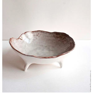 Bol de luxe moderne en métal noir avec bord doré et base ornée pour la décoration de table de maison ou d'hôtel - Product Image 5