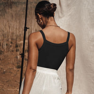 Tops cortos de tirantes acanalados transpirables personalizados al por mayor para mujer, ropa deportiva sexy sin mangas para gimnasio y entrenamiento - Product Image 6