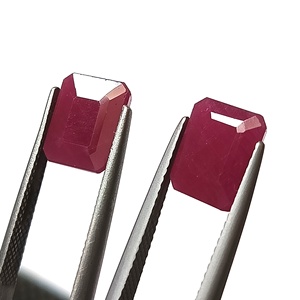 Ensemble de 2 pierres précieuses en rubis corindon naturel d'Afrique de 9,05 carats, taille émeraude, facettées - Product Image 3