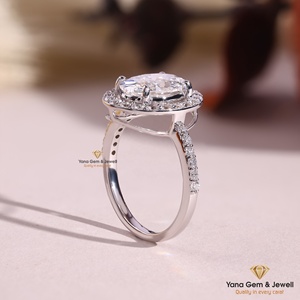 Anillo de Diamante CVD Cultivado en Laboratorio de Corte Ovalado de 2.00 Quilates con Diseño de Halo Brillante, Oro Sólido de 14K, Color E, Claridad VVS2, Certificado IGI - Product Image 3