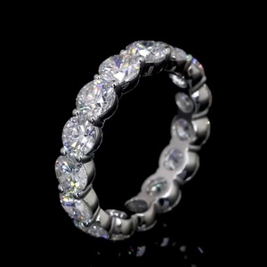 Anillo de Eternidad de Oro Blanco de 18K con Certificación IGI, con Diamantes Cultivados en Laboratorio con Corte Brillante Redondo, Estilo Clásico para Boda y Compromiso - Product Image 3