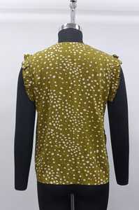 Blusa sin mangas con volantes y lunares para mujer, cuello en V, botones al frente, ropa informal de verano - Product Image 2
