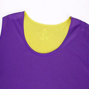 Conjunto de Camiseta y Pantalones Cortos Deportivos de Malla Premium, Ropa Deportiva Reversible para Prácticas de Equipo, Fabricante Mayorista OEM ODM - Product Image 5