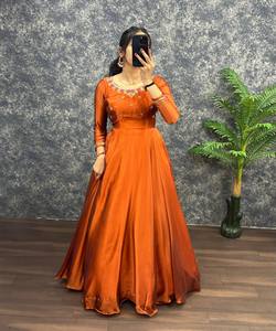 Kurti de seda Rangoli de fantasía con trabajo artesanal y Dupatta, ropa festiva, precio al por mayor, prenda étnica, naranja, algodón de secado rápido, en stock. - Product Image 3