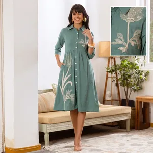 Robe chemise mi-longue brodée vert sauge pour femme, boutonnée sur le devant, manches trois quarts, motif floral, longueur mi-longue, tenue décontractée et élégante - Product Image 3