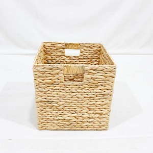 Handwoven <b>Square</b> Rattan <b>Storage</b> <b>Basket</b> With Lid Rustic Style For Living Room Organization - Product Image 1