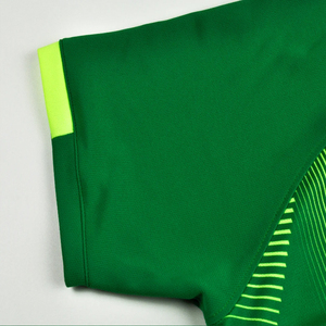 Uniforme de Fútbol Personalizable al por Mayor - Uniforme de Fútbol Sublimado con Detalles en Verde Neón - Ropa Deportiva de Poliéster de Secado Rápido para Fútbol - Product Image 5