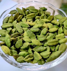 Cardamomo Verde Premium en Cápsulas, Especia Natural Elaichi, Cardamomo Aromático Recogido a Mano, Cardamomo Entero para Té, Café y Comida - Product Image 6