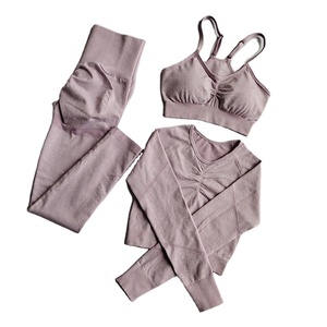 Traje de yoga sin costuras con logotipo personalizado Ropa deportiva de secado rápido desnuda con patrón sólido Conjunto de Yoga de secado rápido - Product Image 1