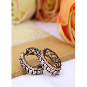 Boucles d'oreilles créoles élégantes en laiton plaqué or de qualité supérieure avec zircon, magnifiques pour femmes, collection pour soirées et occasions spéciales - Product Image 1