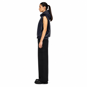 Chaleco de piel de cordero personalizado al por mayor para mujer, sin mangas, con capucha, azul marino medianoche, minimalista, con adornos de anillos, OEM - Product Image 3