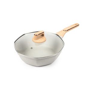 Wok léger antiadhésif avec finition de qualité supérieure, construction durable et surface facile à nettoyer pour une expérience de cuisson pratique - Product Image 1