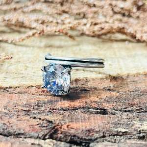 Anillo Solitario de Latón con Diseño Moderno y Minimalista, Anillo de Latón Plateado para Mujer, Joyería Clásica de Compromiso, Venta al Por Mayor - Product Image 3