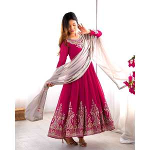 Dupatta Vestido de novia de diseñador con Secuencia de bordado multihilo pesado - Product Image 4