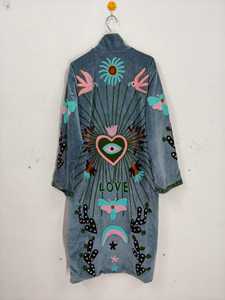 เสื้อแจ็คเก็ตยาวปักลายกำมะหยี่สุดพิเศษ – ลายหัวใจศักดิ์สิทธิ์, เสื้อโค้ทแฮนด์เมดสไตล์โบโฮ, เสื้อโค้ทยาว - Product Image 3