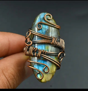 Colgante de Labradorita Natural Tallada en Forma de Flor, Chapado en Oro sobre Plata de Ley, con Alambre Envolvente Estilo Vintage, Hecho a Mano, para Regalo de Aniversario Moderno - Product Image 4