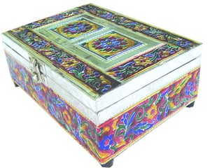 Boîte à bijoux en laiton plaqué or de style antique, gravée et ornée, pour un usage personnel et professionnel - Product Image 4