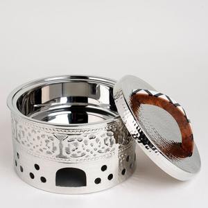 Plat à chafing de luxe en acier inoxydable avec poignée décorative en bois incrusté et couvercle martelé pour buffet de mariage et service en restaurant - Product Image 2