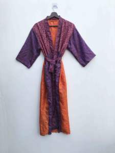 Kimono largo de patchwork, ropa de dormir, bata de noche, hecho a mano, estilo indio vintage, de seda sari reciclada. - Product Image 2