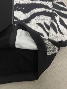 เสื้อฮู้ดซิปเต็มตัวลายม้าลายขาวดำสำหรับผู้ชาย แบบมีหมุดตกแต่ง รับผลิตแบบ OEM ODM ขายส่งเสื้อผ้า - Product Image 4