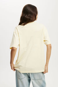 Camiseta Oversize con Cuello Redondo para Mujer, 100% Algodón, Corte Regular, Color Sólido, Impresión Gráfica Personalizada, Ropa de Verano, OEM ODM - Product Image 4