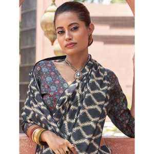 Deslumbrante Negro Digital Impreso Crepe Tradicional Saree Con Blusa - Product Image 4