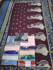 Châle en mousseline de soie en gros, brodé motif cachemire, orné de strass, festonné, doux, respirant, formel, OEM ODM personnalisé - Product Image 3