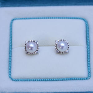 Zhuji Danshui S925 <b>Silver</b> Live Cross-border Wholesale Double Pearl White Strong Light Butterfly Earnail Fashion <b>Stud</b> Earrings - Product Image 3