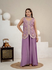 Ensemble de vêtements ethniques régionaux en soie romaine avec broderie de sequins de 5 mm, comprenant un haut, un sharara, un palazzo et un dupatta (MW 5071) - Product Image 4