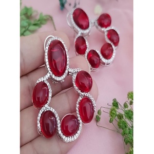 Pendientes Elegantes de Plata Plateada con Circonita Cúbica de Primera Calidad para Mujeres y Chicas, Ideales para Vestidos de Noche y Fiestas - Product Image 1