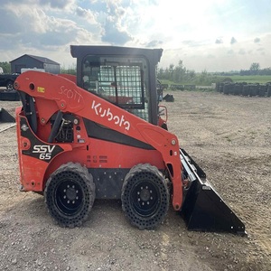 Chargeuse compacte sur pneus Kubota SSV65 de grande capacité avec moteur puissant et système hydraulique fiable - Product Image 3