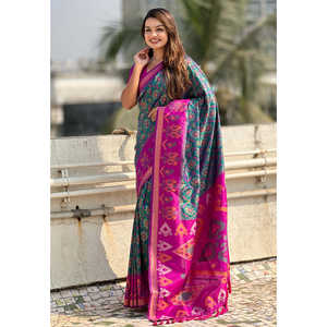 Sari Patola en soie verte douce tissée Zari Elite Weaves avec des tissages contrastés, vêtements indiens et pakistanais 0,6g - Product Image 1