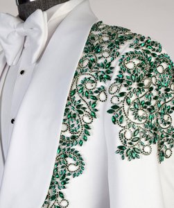 Costume de smoking blanc pour homme avec broderie de cristaux verts – Blazer de luxe pour mariage, bal de promo et soirées formelles - Product Image 3