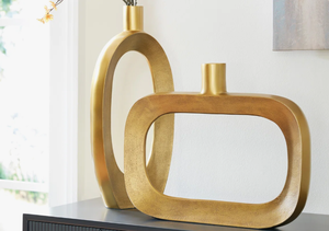 Con una superficie dorada lisa y brillante, ideal para salas de estar, dormitorios, mesas de comedor o vestíbulos de hoteles, este elegante florero. - Product Image 5