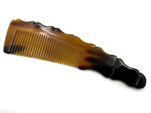 Peigne en corne de buffle fait main de qualité supérieure, peigne démêlant à dents lisses et sans couture, peigne de coiffage pour usage quotidien - Product Image 1