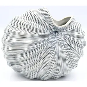 Vase à fleurs en métal artisanal de luxe pour un style intérieur haut de gamme, vase à fleurs en métal moderne pour une décoration contemporaine. - Product Image 1