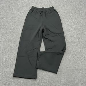 Pantalon de survêtement évasé ample en coton 100 % personnalisé OEM pour homme, brodé, à jambes larges, pour l'automne et l'hiver - Product Image 3