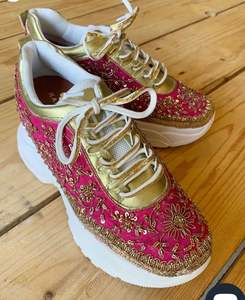 Zapatillas de Lona de Caña Alta con Perlas Rosas y Blancas de Moda para Mujer, Zapatos de Novia con Pedrería Hechos a Mano, Calzado Deportivo para Fiesta - Product Image 6