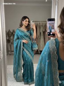 Collection de saris et ensembles de chemisiers assortis en soie bicolore avec broderies multi-paillettes et motifs CutDana, pour occasions spéciales, fournisseur indien - Product Image 3