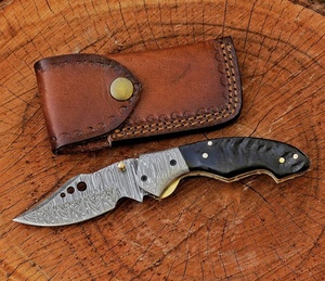 Couteau de poche pliant artisanal en acier Damas, manche en corne noire et étui en cuir, couteaux de survie en gros, Pasha Enterprises - Product Image 6