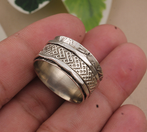 Anillo de banda de plata de ley 925 al por mayor con diseño propio, texturizado y martillado, para bodas, minimalista, para hombres y mujeres, para fiestas, bajo precio. - Product Image 3